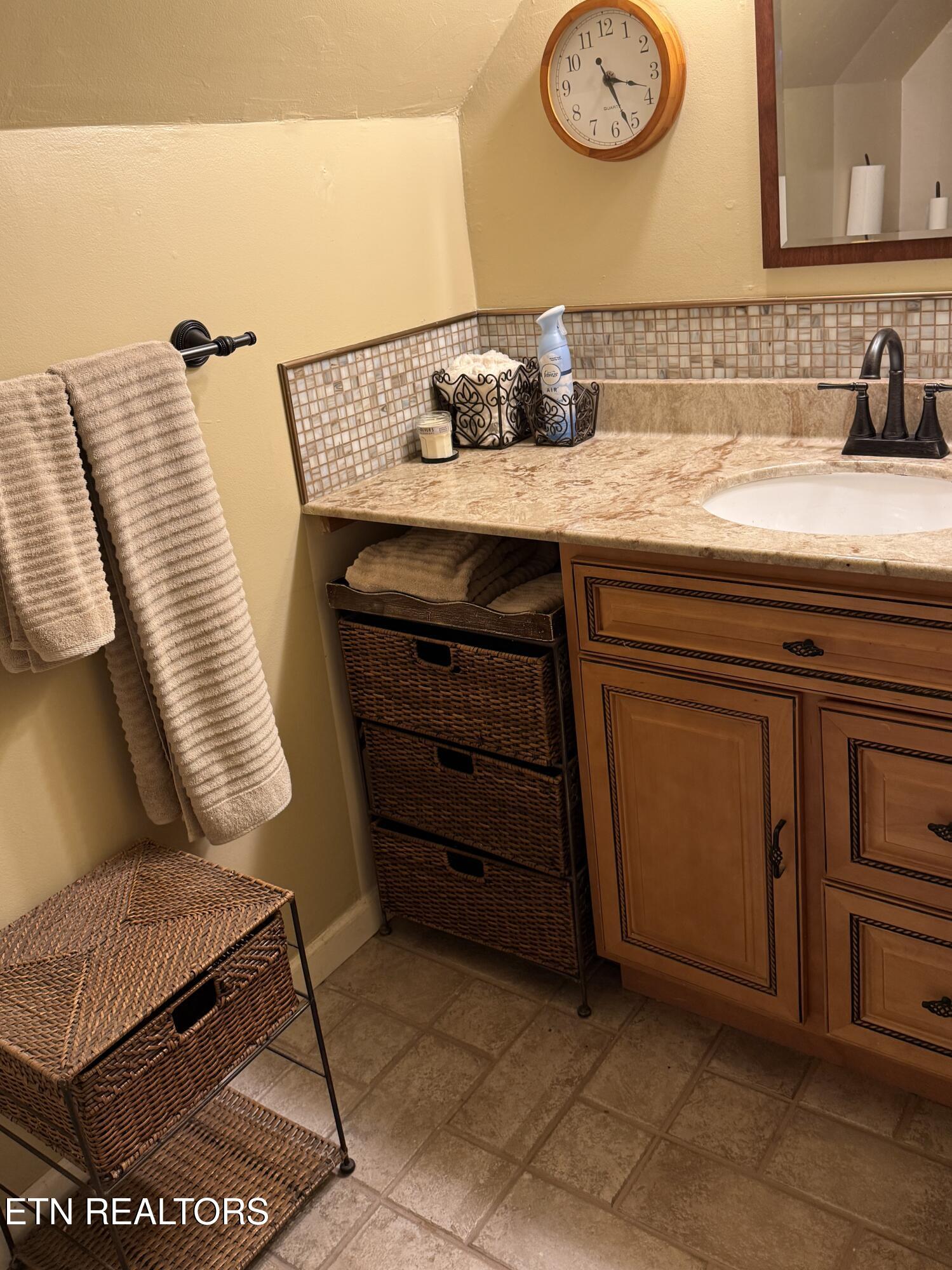 4039 Barb Hollow Road Walland, TN 37886 - Photo 27 of 46 Guest bath2