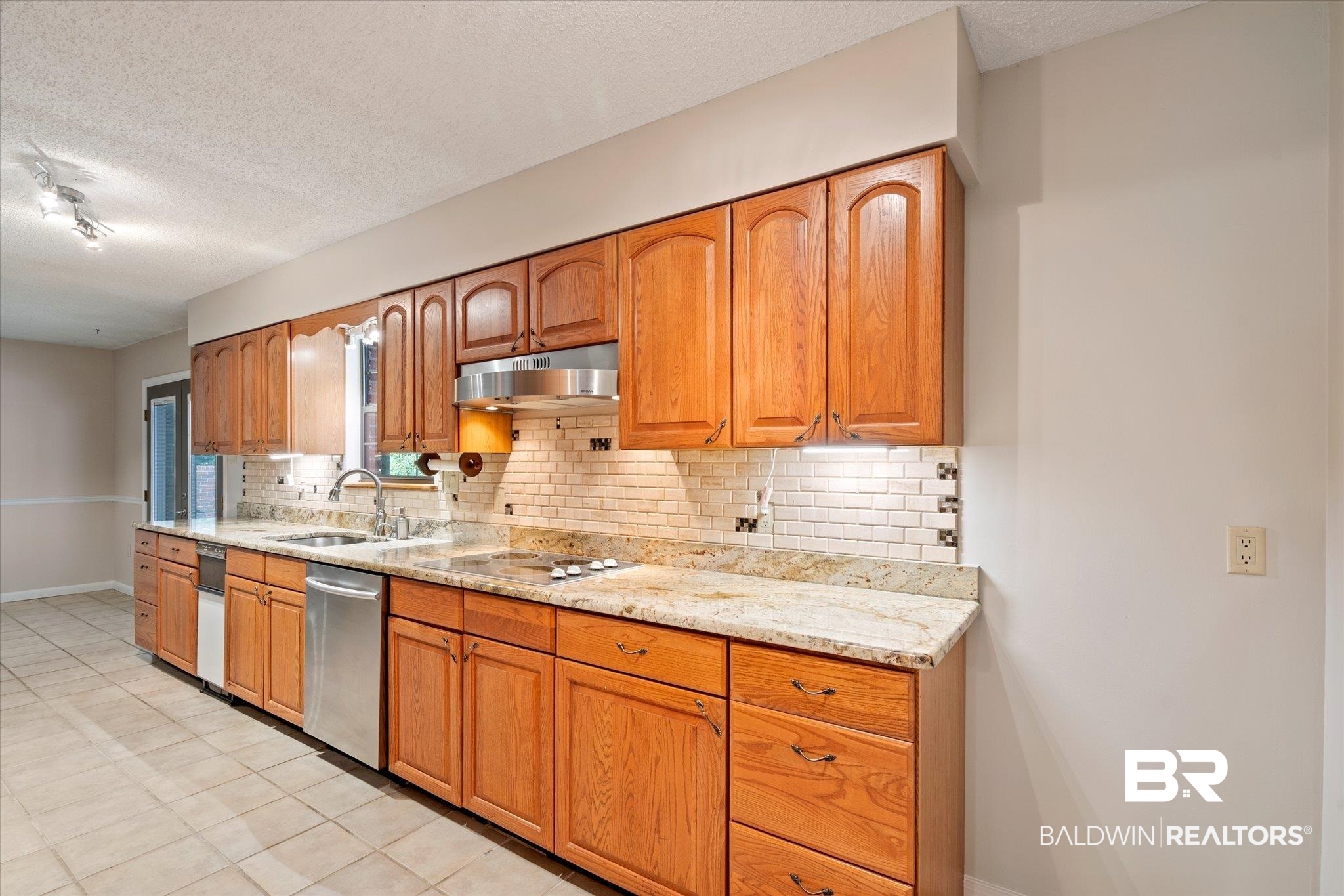 2316 Riverside Drive Mobile, AL 36605 - Photo 14 of 34 Kitchen