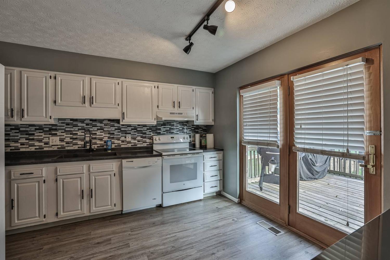 5452 Sidney Road Cincinnati, OH 45238 - Photo 10 of 25