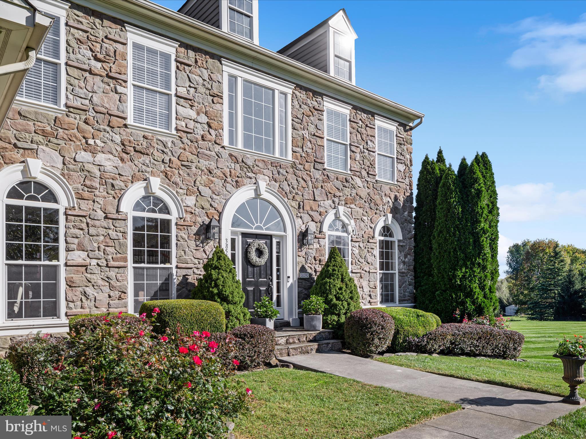 38590 Bettis Drive Hamilton, VA 20158 - Photo 76 of 97 a front view of a house with yard and green space