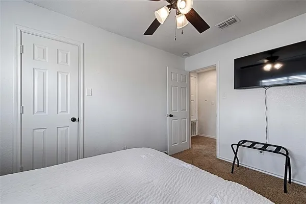 $450,000 | 3188 Spyglass Drive, Grand Prairie, TX 75052