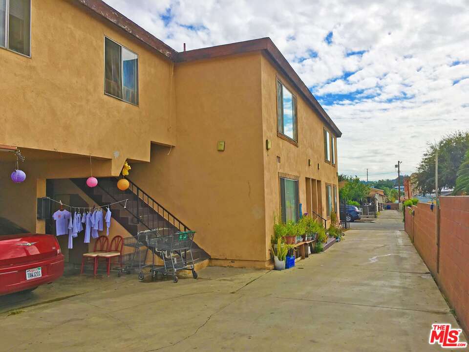 3245 Drew Street Los Angeles, CA 90065 - Photo 3 of 8