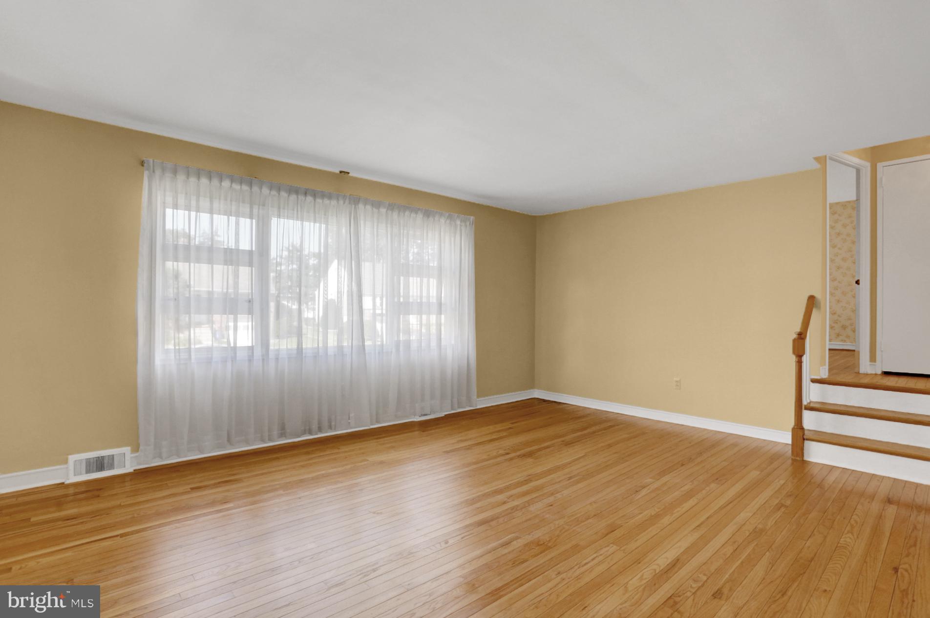 116 Eric Avenue Reading, PA 19607 - Photo 33 of 62 Main Floor Living Room