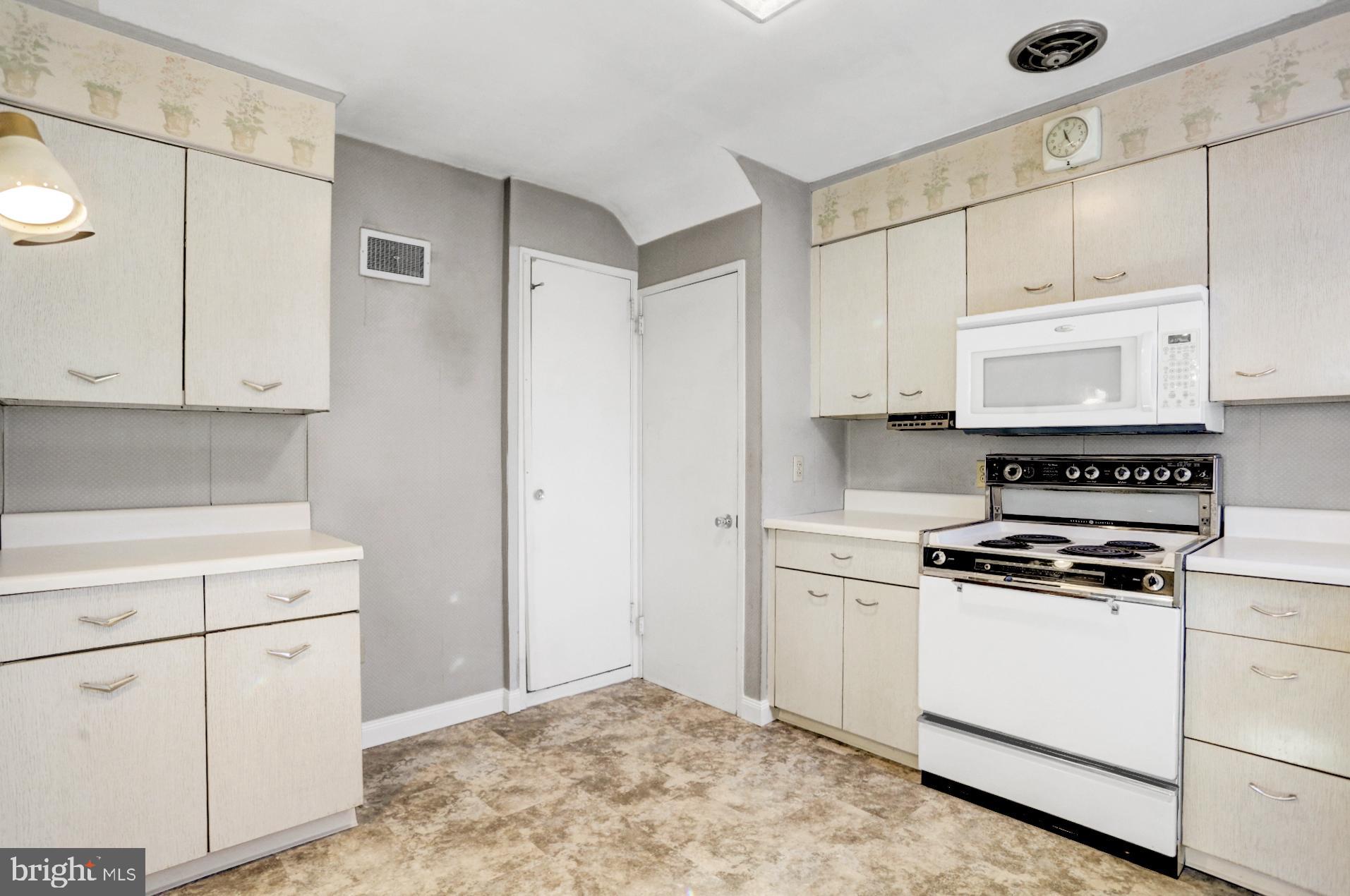 116 Eric Avenue Reading, PA 19607 - Photo 42 of 62 Eat-In Kitchen
