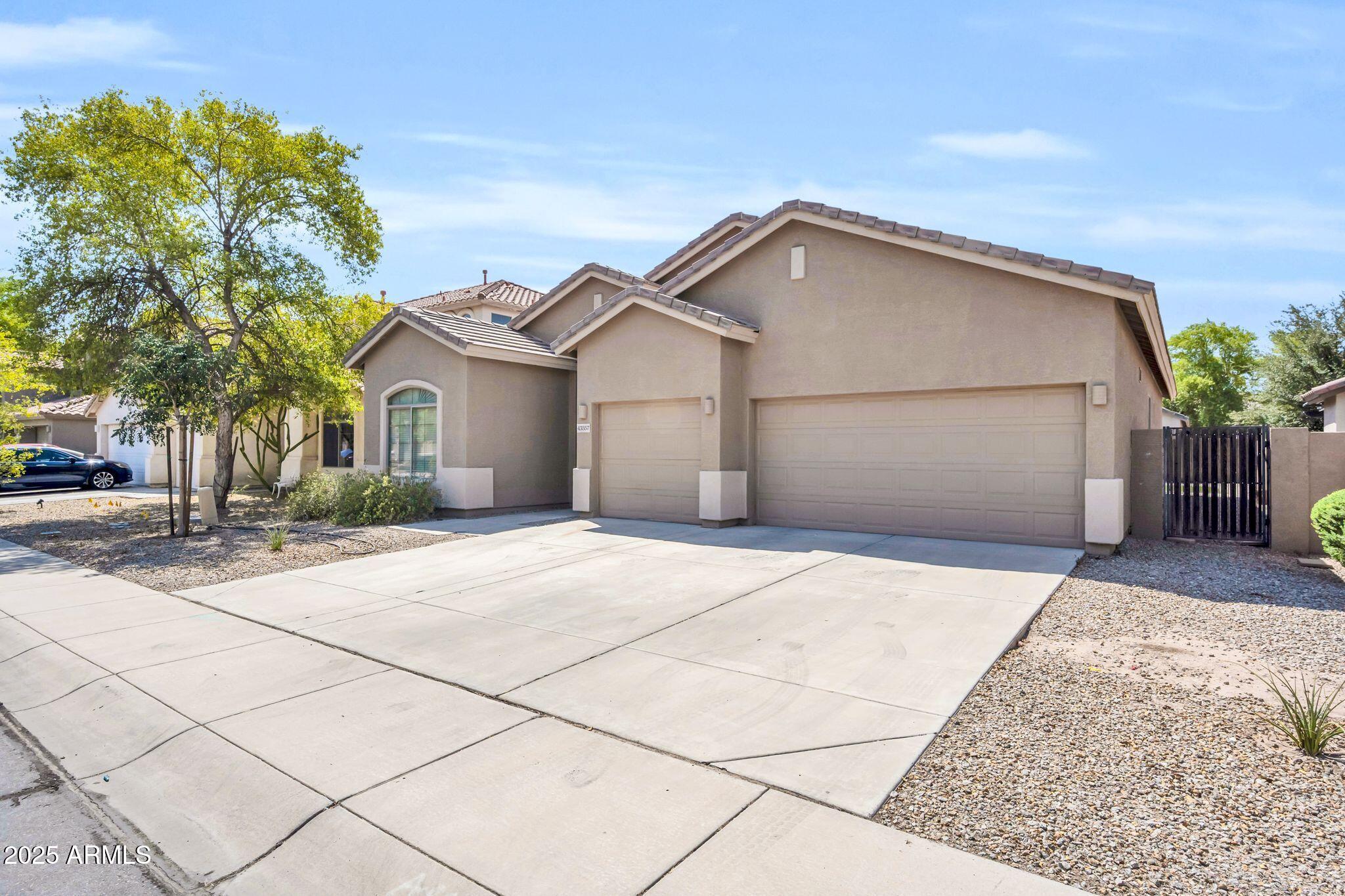 43557 Roth Road Maricopa, AZ 85138 - Photo 3 of 30 Welcome Home!!