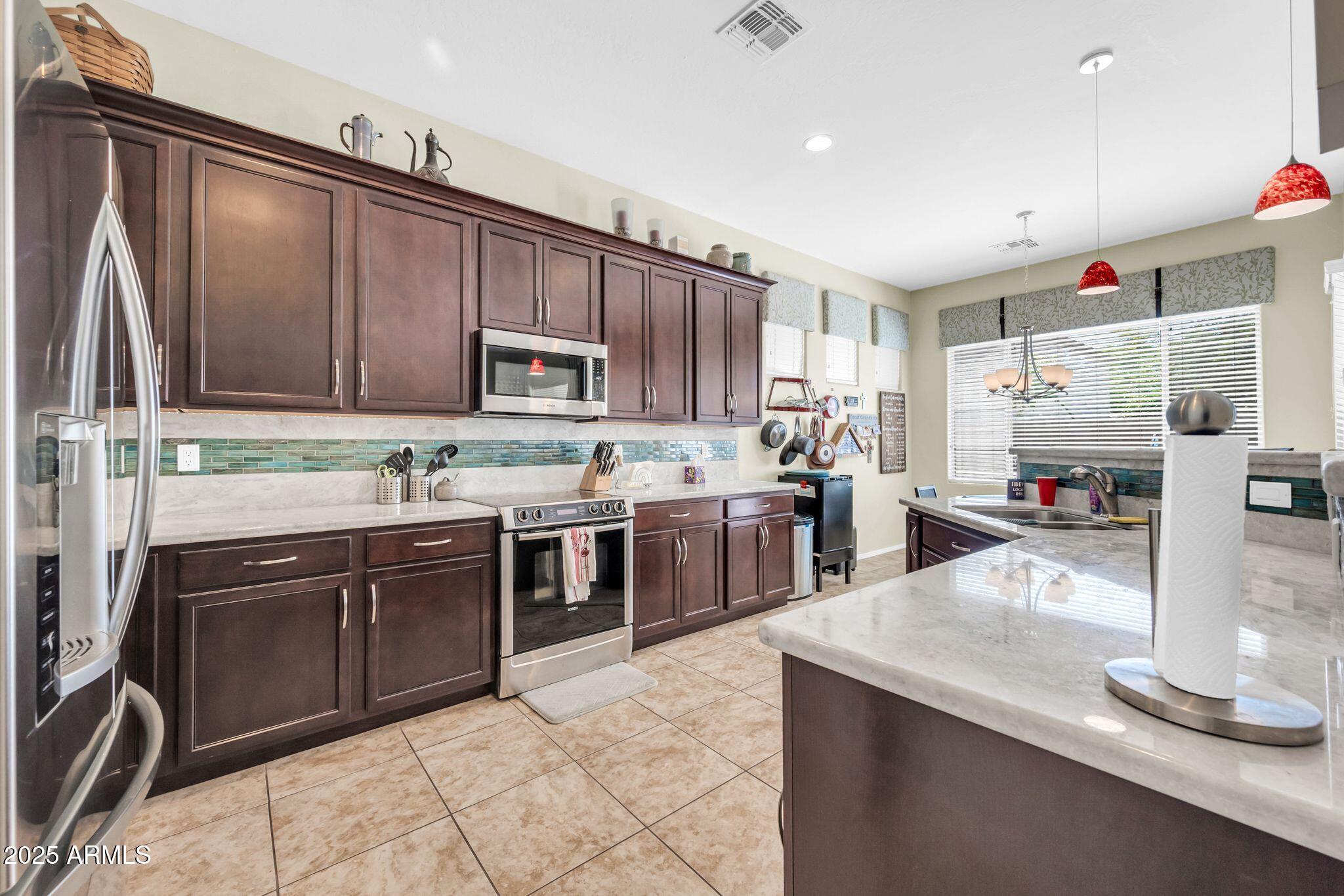 43557 Roth Road Maricopa, AZ 85138 - Photo 7 of 30 Kitchen