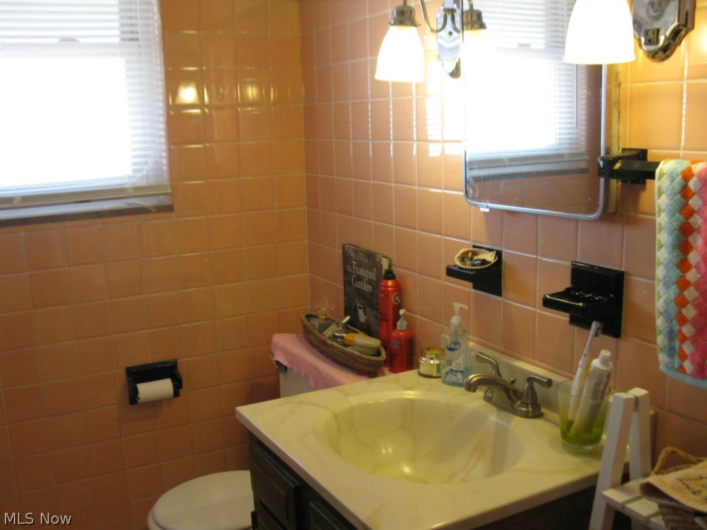 4562 Rushton Road South Euclid, OH 44121 - Photo 4 of 13
