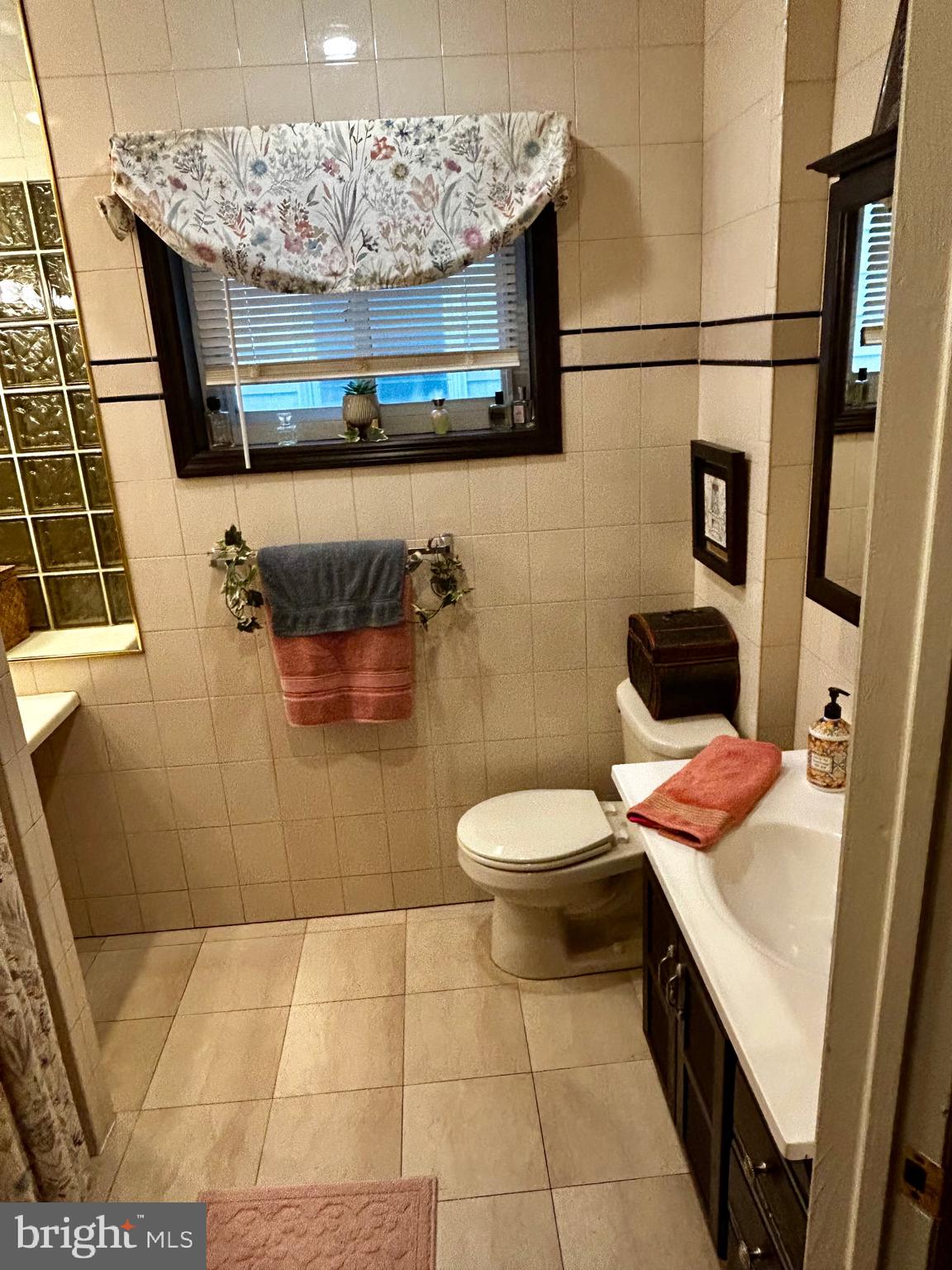 1605 Wolf Street Philadelphia, PA 19145 - Photo 27 of 40 a bathroom with a sink and toilet