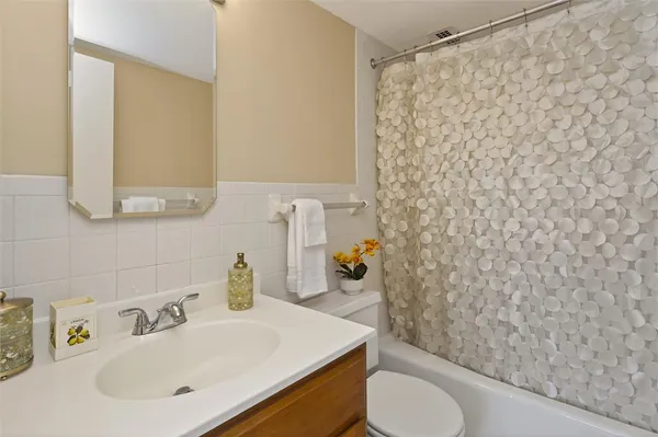 $250,000 | 1400 East Avenue, Unit UN307, Rochester, NY 14610