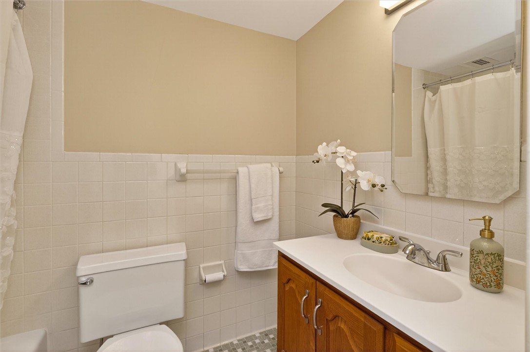 1400 East Avenue, Unit UN307 Rochester, NY 14610 - Photo 31 of 47 2nd full bathroom