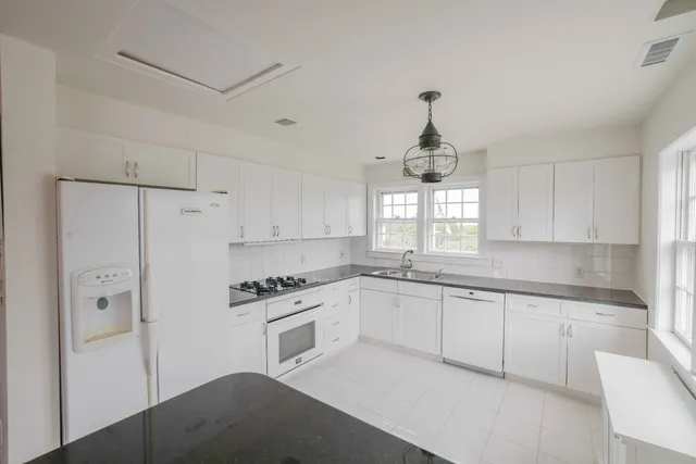 $4,000,000 | 27 Longwood Drive, Nantucket, MA 02554