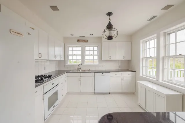 $4,000,000 | 27 Longwood Drive, Nantucket, MA 02554