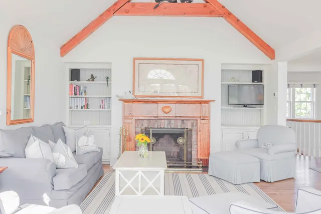 $4,000,000 | 27 Longwood Drive, Nantucket, MA 02554