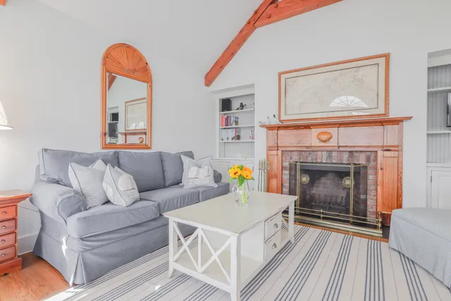 $4,000,000 | 27 Longwood Drive, Nantucket, MA 02554