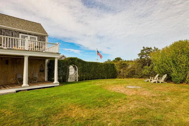 $4,000,000 | 27 Longwood Drive, Nantucket, MA 02554