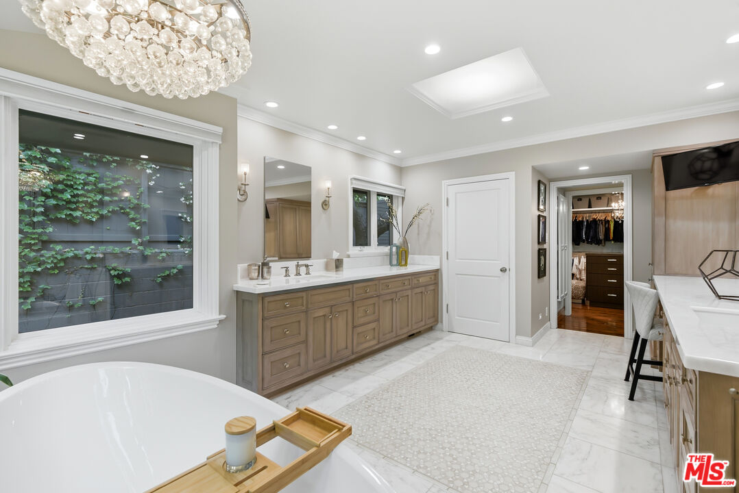 15946 Woodvale Road Los Angeles, CA 91436 - Photo 20 of 49 Gallery Image 20