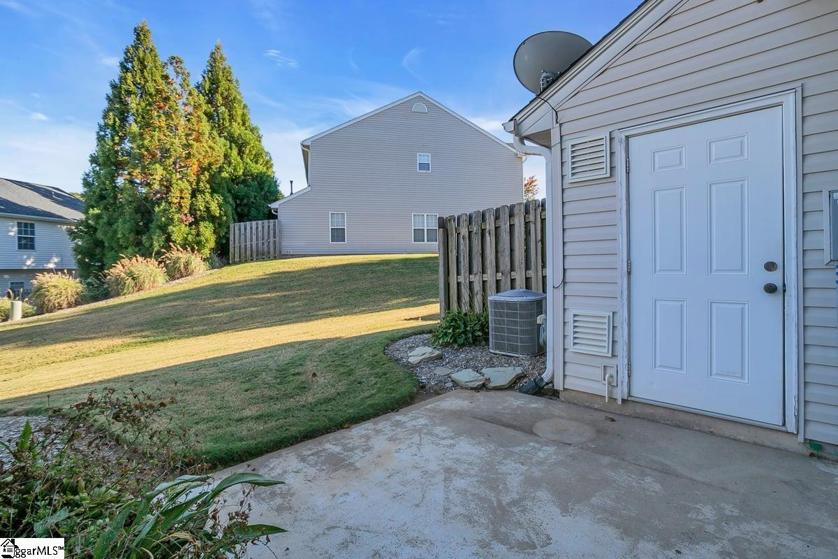 604 Graythorn Lane Greenville, SC 29607 - Photo 5 of 31