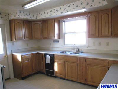 545 South Center Street Waterloo, IN 46793 - Photo 8 of 17 Gallery Image 8
