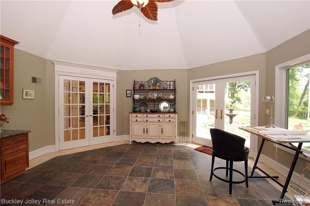 11631 Ridge Road South Lyon, MI 48178 - Photo 12 of 40 Perfect Space for Meditating or Art Studio