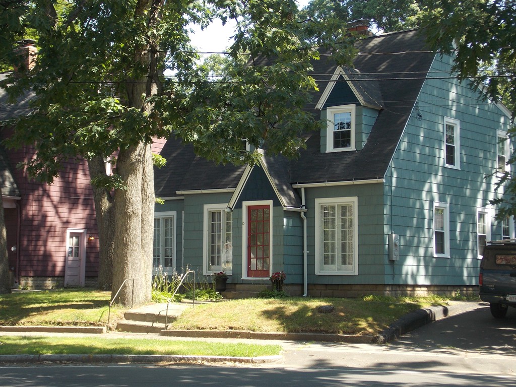15 Tiffany Street Springfield, MA 01108 - Photo 1 of 15 Gallery Image 1