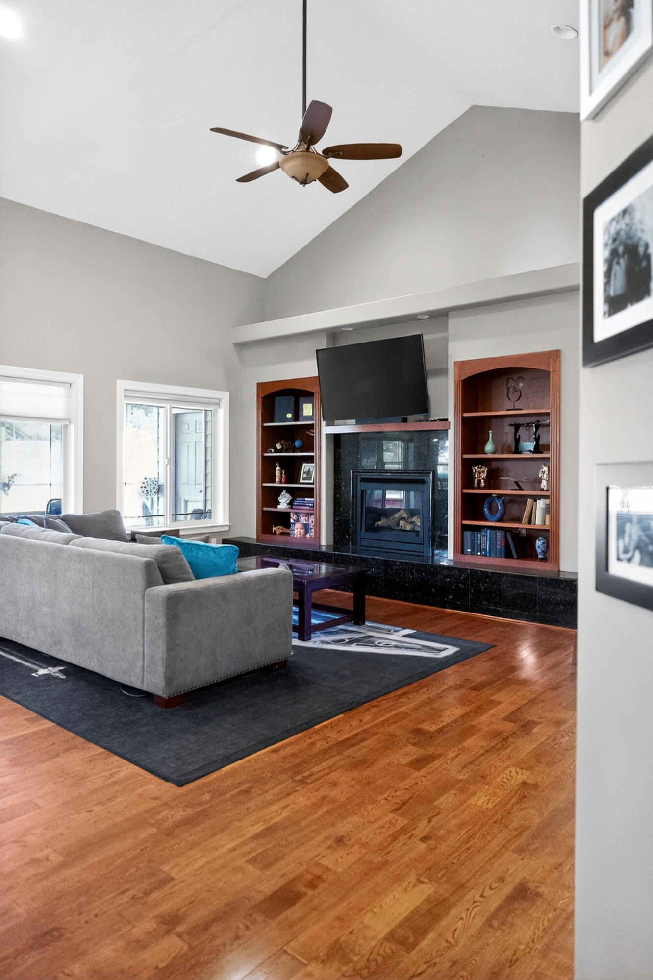 10421 Kestrel Road Klamath Falls, OR 97601 - Photo 11 of 56 a living room with furniture and a flat screen tv