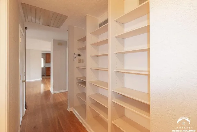 $1,500,000 | 25139 Hemphill Road, Lawrence, KS 66044