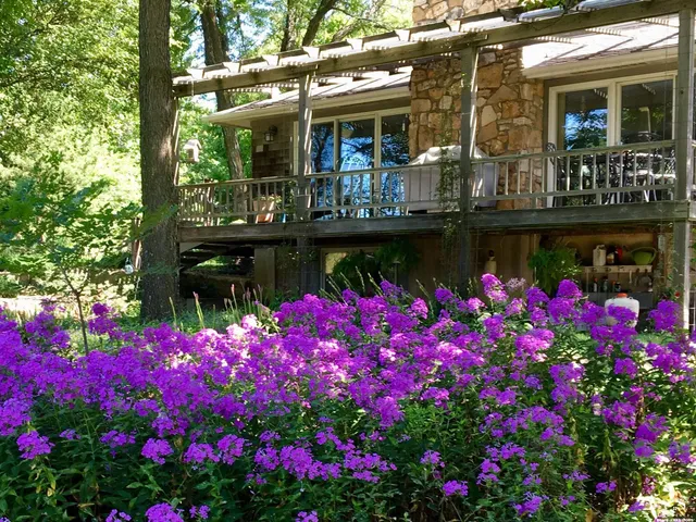 $1,500,000 | 25139 Hemphill Road, Lawrence, KS 66044