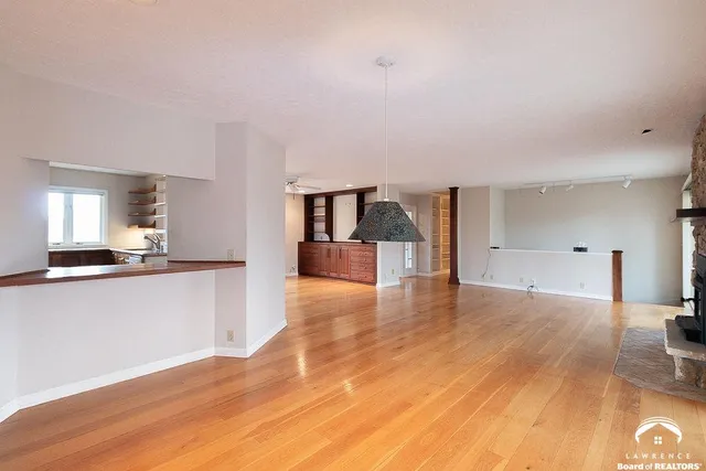 $1,500,000 | 25139 Hemphill Road, Lawrence, KS 66044