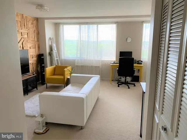 $1,575 | 10401 Grosvenor Place, Unit 1405, Rockville, MD 20852