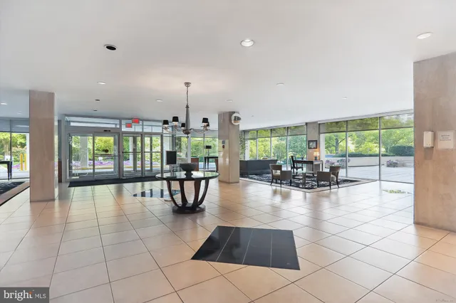 $1,575 | 10401 Grosvenor Place, Unit 1405, Rockville, MD 20852