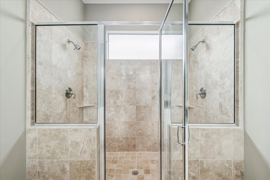 1020 Wagner Street Houston, TX 77007 - Photo 13 of 28 a bathroom with a glass shower door