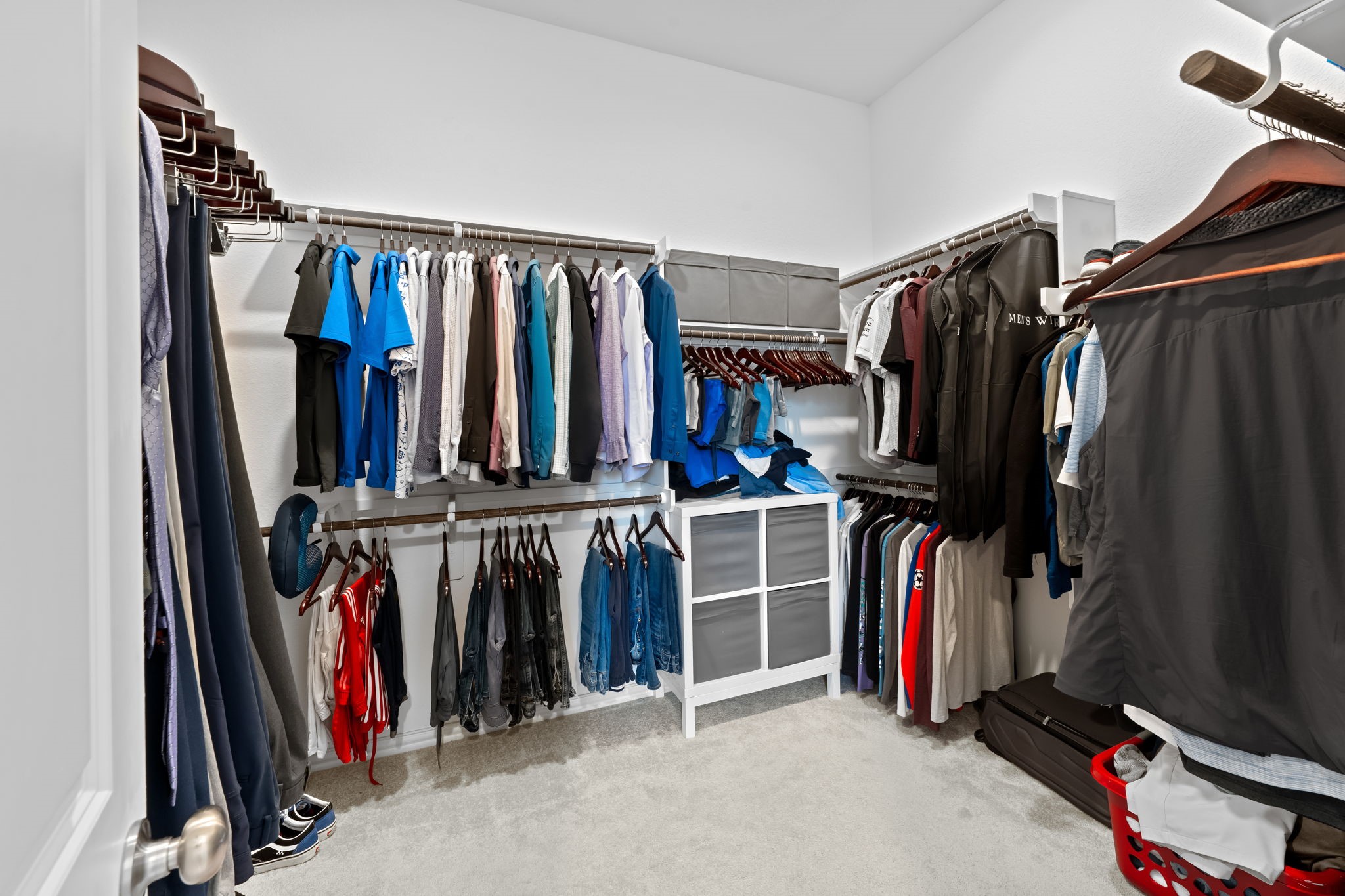 14206 Hawley Village Way Rosharon, TX 77583 - Photo 17 of 30 Primary Closet