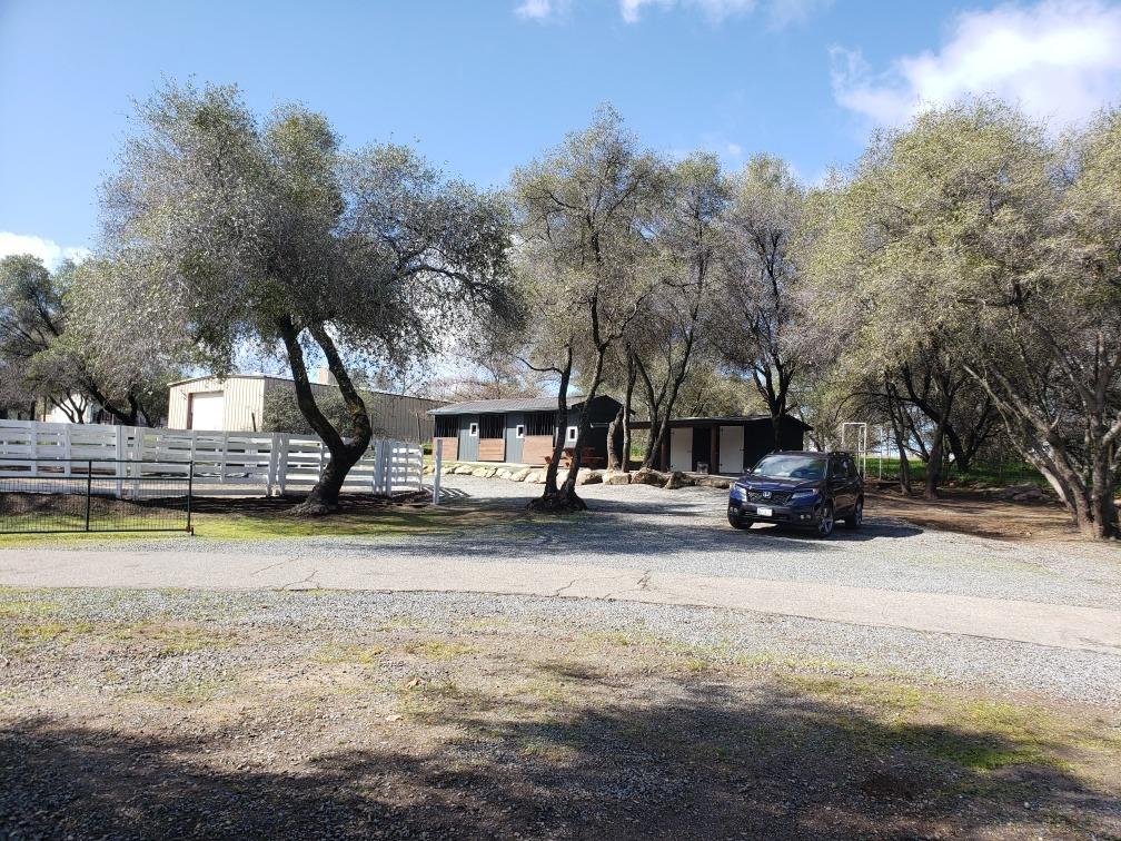 35018 Wells Road Coarsegold, CA 93614 - Photo 3 of 27 Gallery Image 3