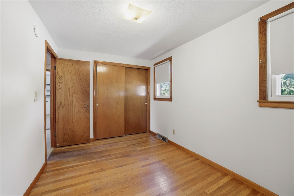 65 Clover Street Worcester, MA 01603 - Photo 15 of 25
