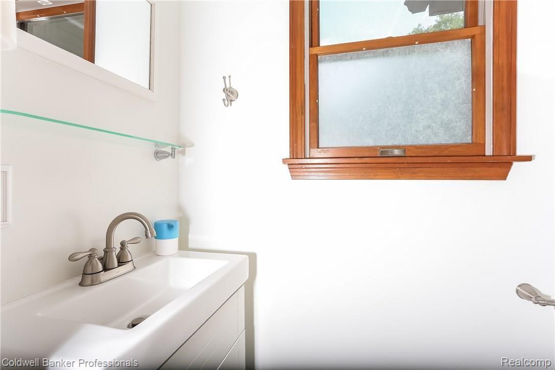 15485 Elwell Road Belleville, MI 48111 - Photo 16 of 27 Updated Powder Room