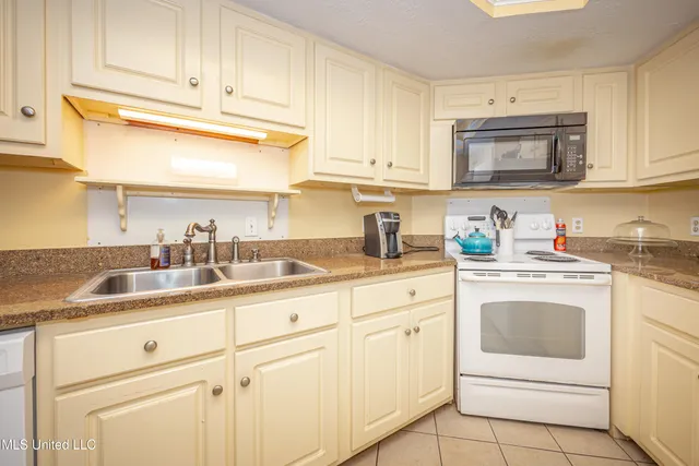 $1,850 | 1916 2nd Street, Unit 2, Gulfport, MS 39501