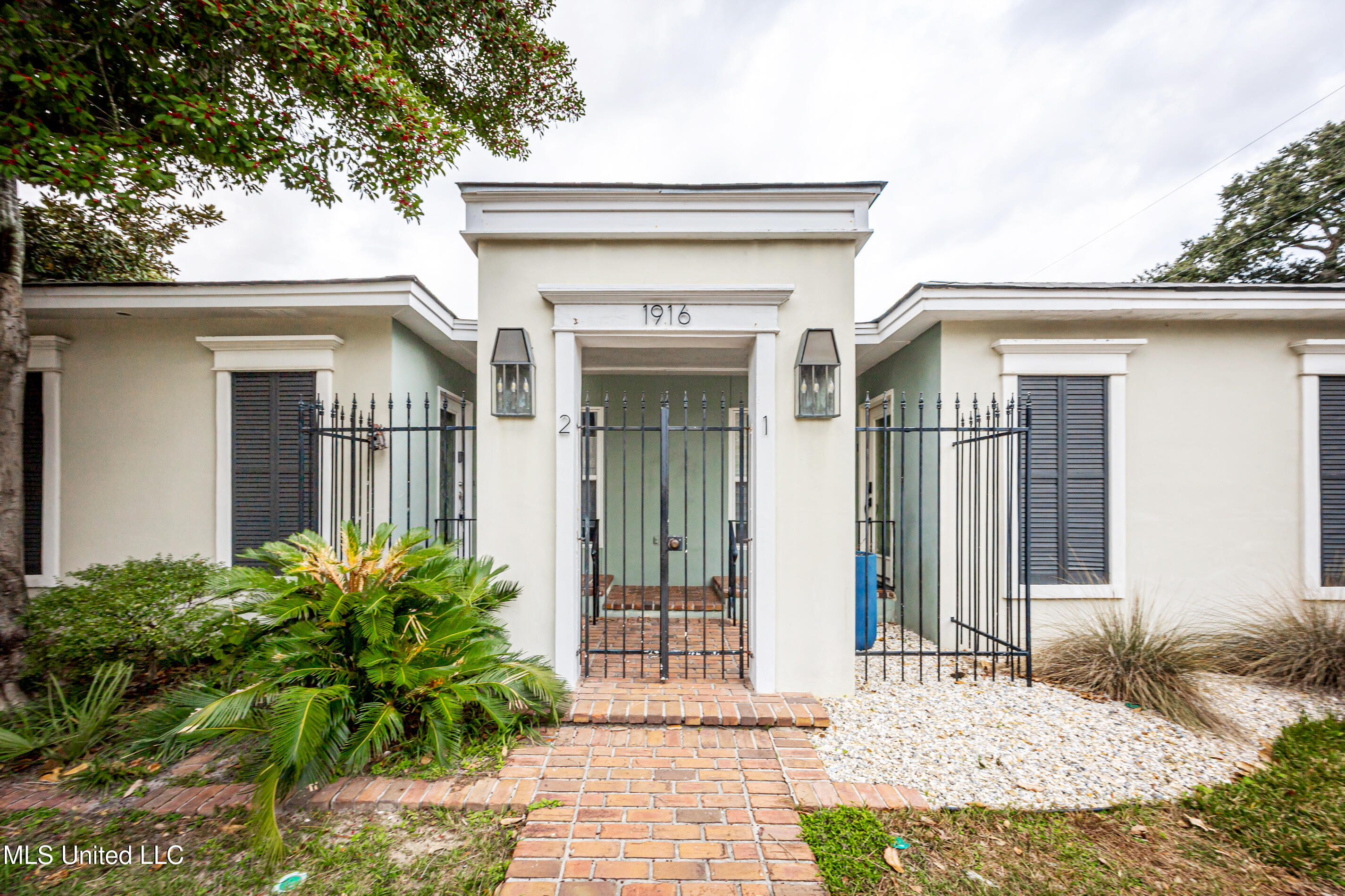 1916 2nd Street, Unit 2 Gulfport, MS 39501 - Photo 3 of 34 IMG_1139