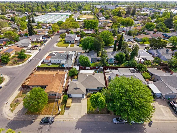 $399,999 | 4921 McGlashan Street, Sacramento, CA 95820