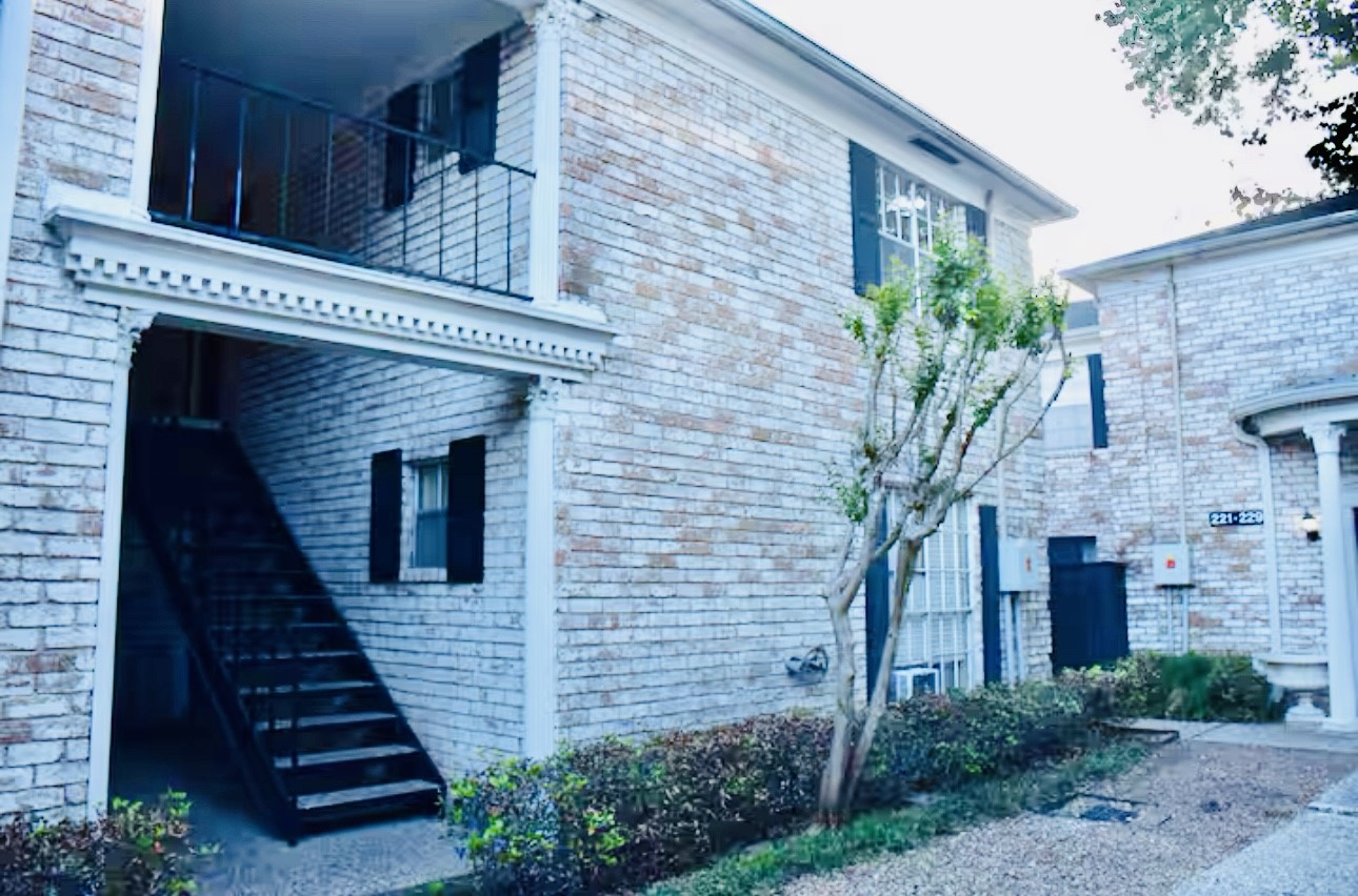 7900 Westheimer Road, Unit 220 Houston, TX 77063 - Photo 11 of 15 a front view of a house with plants