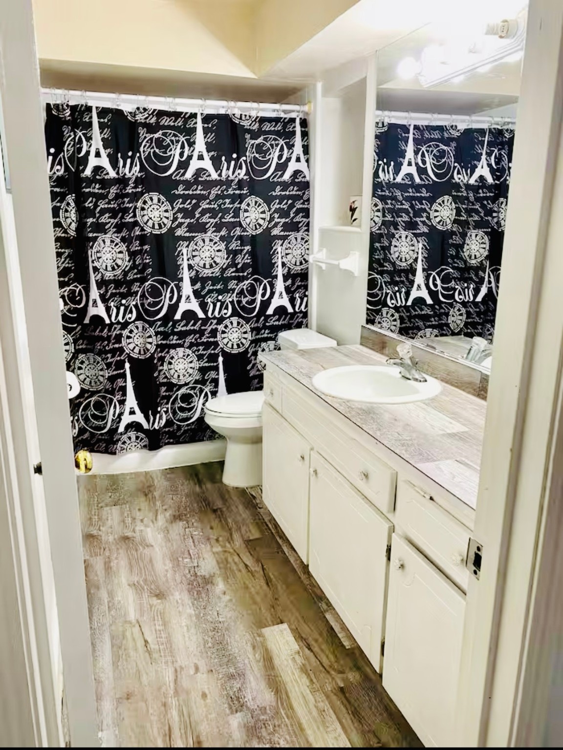 7900 Westheimer Road, Unit 220 Houston, TX 77063 - Photo 12 of 15 a view of a bathroom with toilet and shower