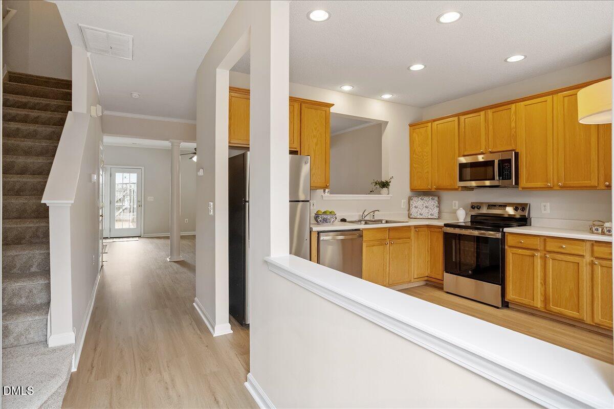 10962 Pendragon Place Raleigh, NC 27614 - Photo 3 of 32