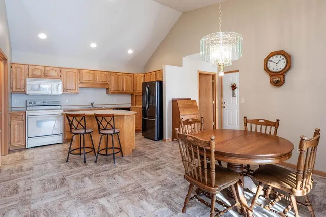$349,900 | 1409 Heatherwood Court, West Fargo, ND 58078