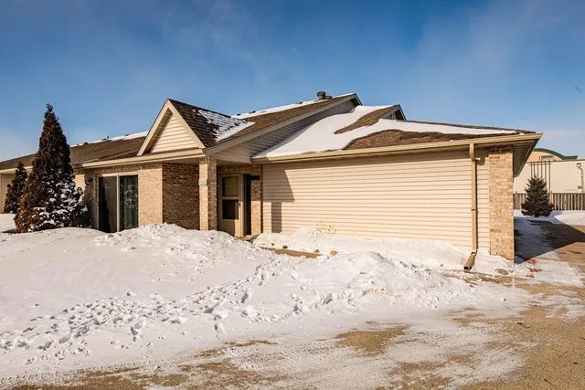 $349,900 | 1409 Heatherwood Court, West Fargo, ND 58078