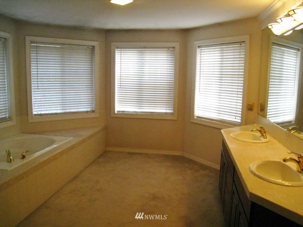 19906 183rd Way Southeast Renton, WA 98058 - Photo 12 of 15