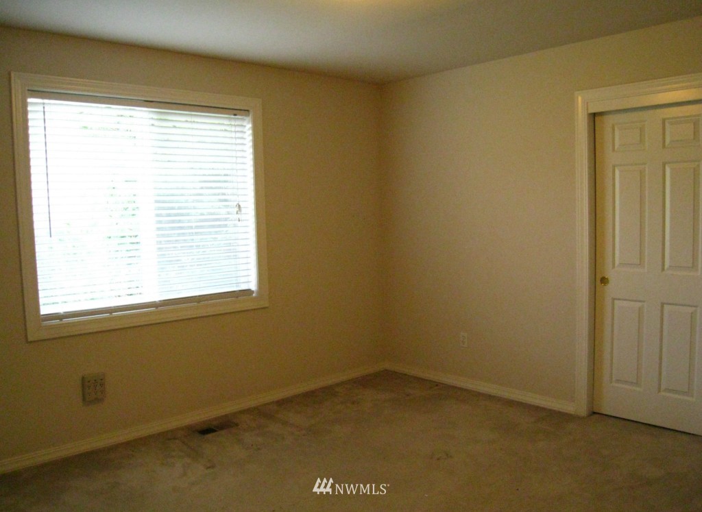 19906 183rd Way Southeast Renton, WA 98058 - Photo 8 of 15