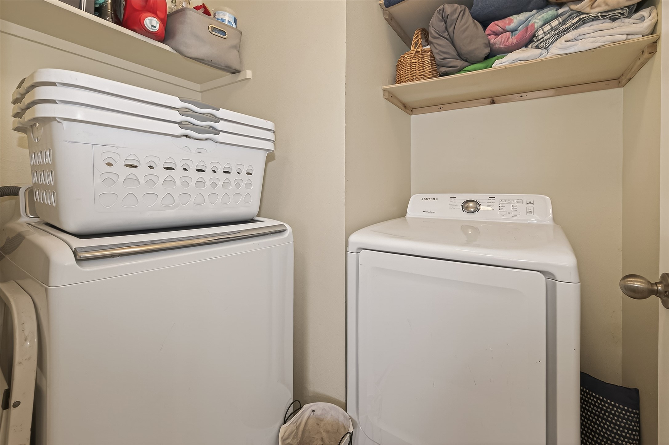 7315 Tara Blue Ridge Drive Richmond, TX 77469 - Photo 22 of 45 a utility room with dryer and washer