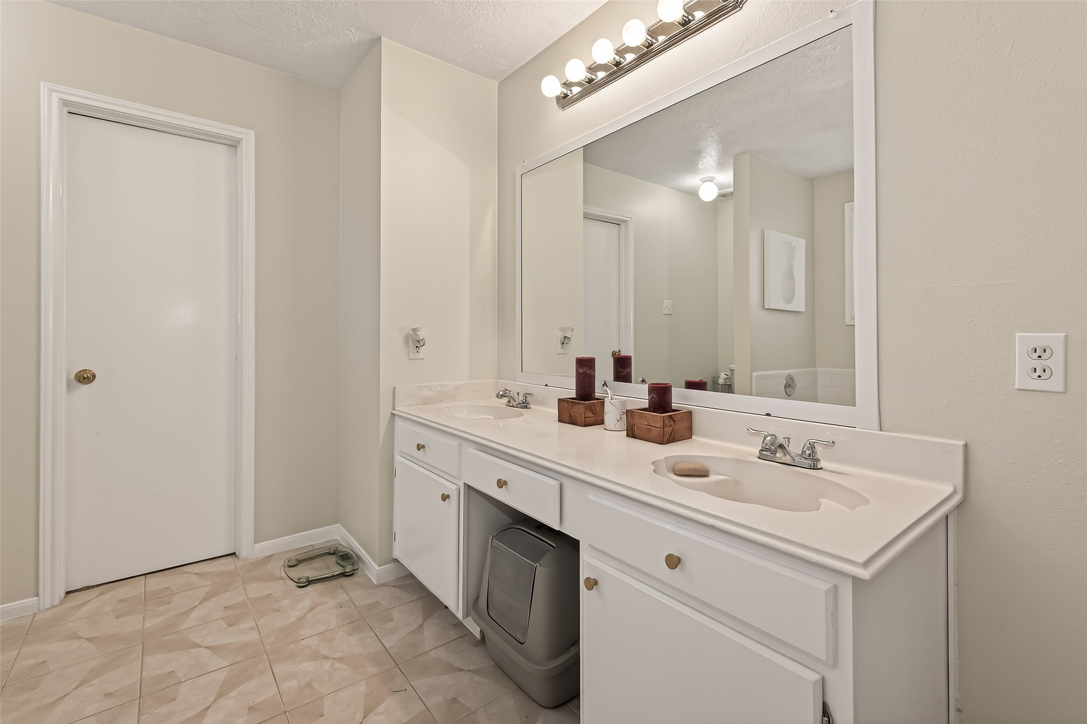 7315 Tara Blue Ridge Drive Richmond, TX 77469 - Photo 27 of 45 a bathroom with a sink double vanity and a mirror