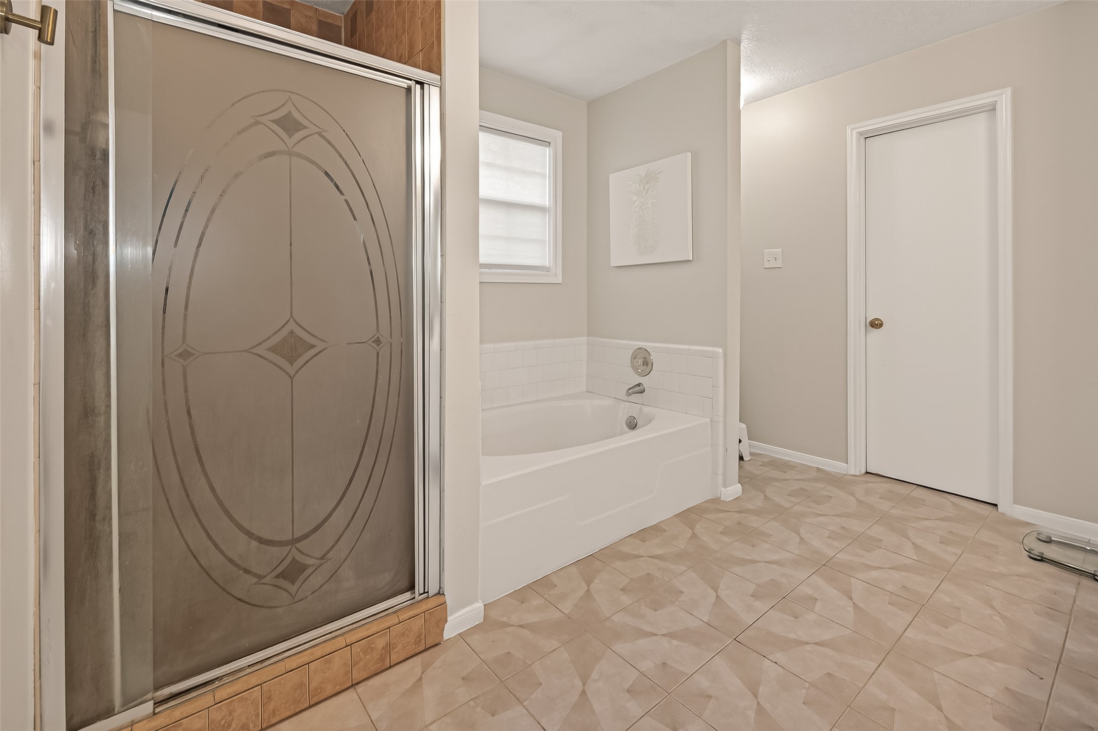 7315 Tara Blue Ridge Drive Richmond, TX 77469 - Photo 28 of 45 a bathroom with a bathtub and a shower