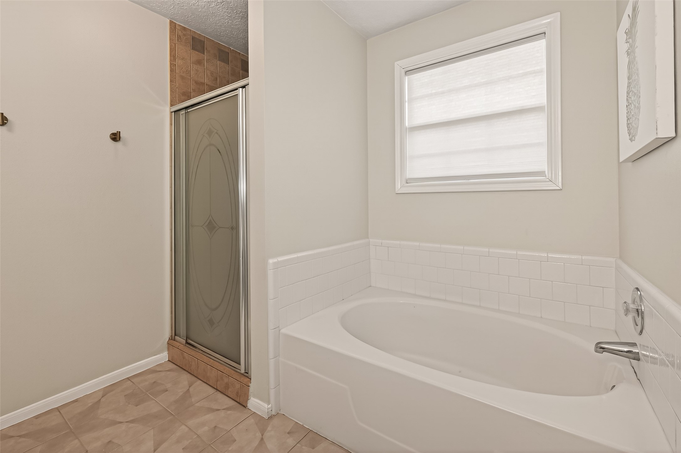 7315 Tara Blue Ridge Drive Richmond, TX 77469 - Photo 29 of 45 a white bath tub sitting next to a window