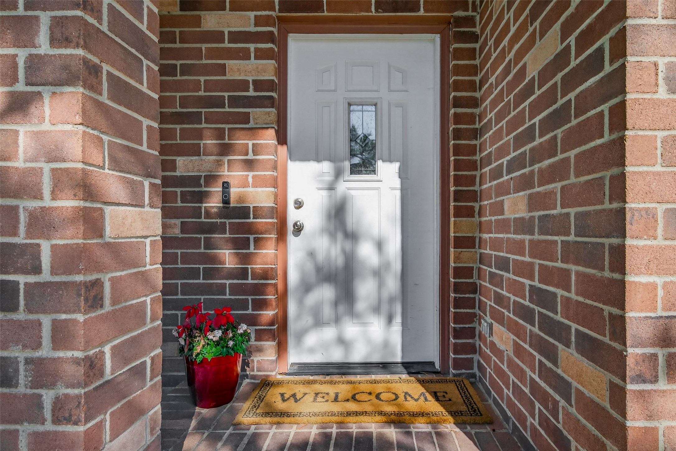 7315 Tara Blue Ridge Drive Richmond, TX 77469 - Photo 3 of 45 a view of a brick building